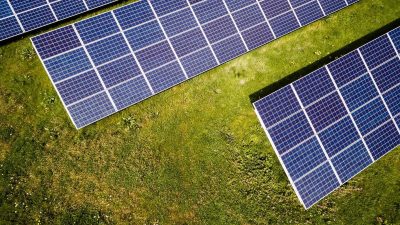 Panneaux solaires au sol : fonctionnement et prix