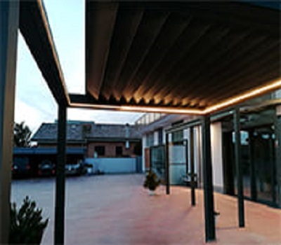 pergola aluminium bioclimatique à toit rétractable