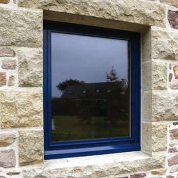 La fenêtre aluminium bleue en 4 points
