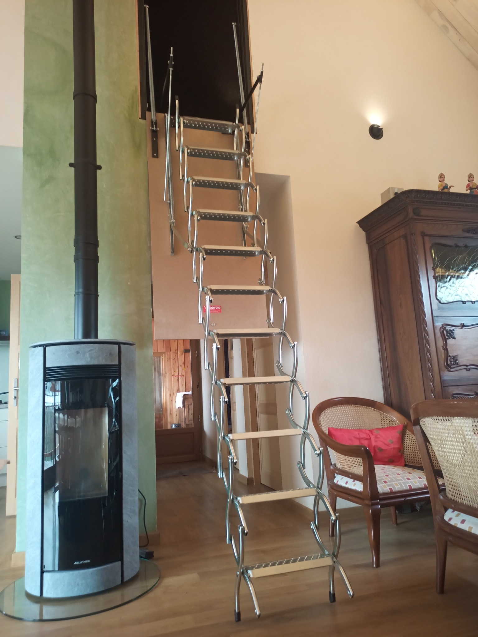 Question client : puis-je acheter un escalier repliable chez Orion Menuiseries ?