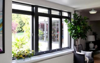 Baie vitrée aluminium sur-mesure : agrandir visuellement votre intérieur