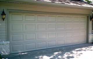 Isolation thermique et acoustique : bien choisir sa porte de garage sectionnelle