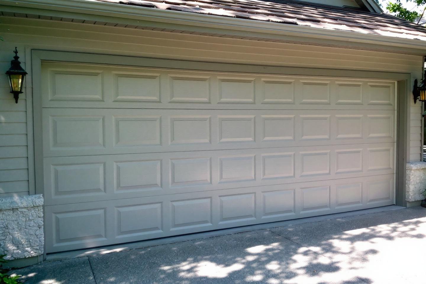 Isolation thermique et acoustique : bien choisir sa porte de garage sectionnelle