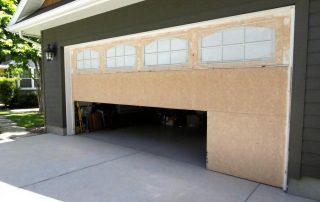 Portes de garage isolées : quel niveau d'isolation choisir pour votre maison ?