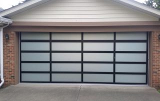 Porte de garage motorisée ou manuelle : quelle solution est la plus rentable ?