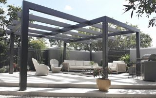 Comment calculer le prix total d'une pergola bioclimatique : guide complet