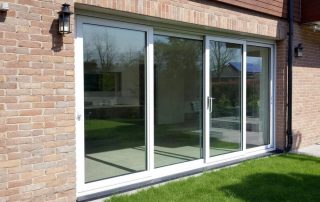 Baie coulissante pour maison passive : guide pour bien choisir ses fenêtres