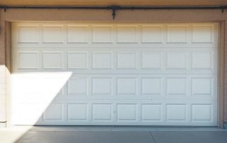 Isolation porte de garage : comment améliorer confort et réduire factures d'énergie
