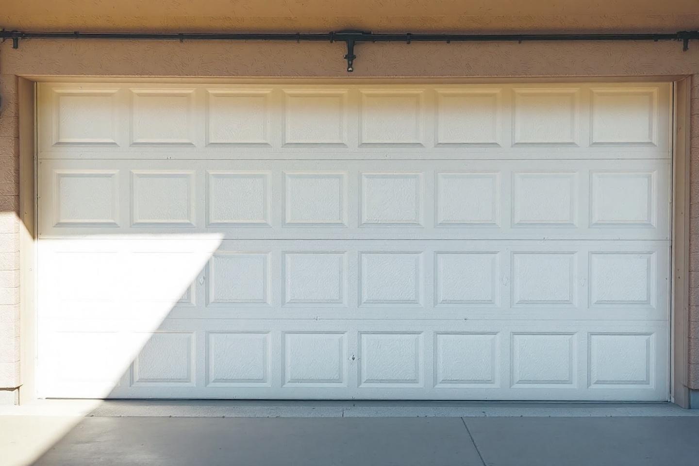 Isolation porte de garage : comment améliorer confort et réduire factures d’énergie