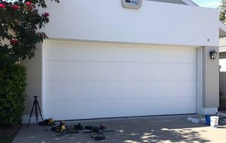 Changer sa porte de garage : quelles obligations et contraintes en rénovation ?