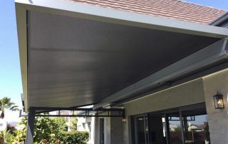 Comment orienter les lames d'une pergola bioclimatique ? Le guide complet