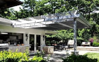 Pergola bioclimatique adossée : étanchéité murale et choix en aluminium