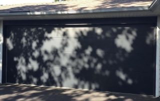 Porte de garage sur mesure : solutions sectionnelles et enroulables pour optimiser votre espace