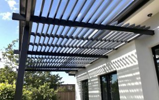 Lames orientables de pergola bioclimatique : fonctionnement et réglage