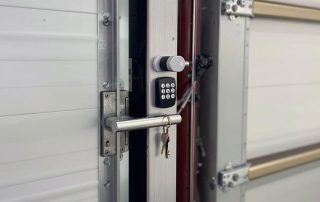 Sécuriser sa porte de garage : solutions anti-effraction, verrouillage et protection