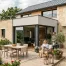 Maison contemporaine équipée de grandes menuiseries en aluminium gris anthracite