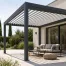 Pergola bioclimatique sur mesure aménageant une terrasse